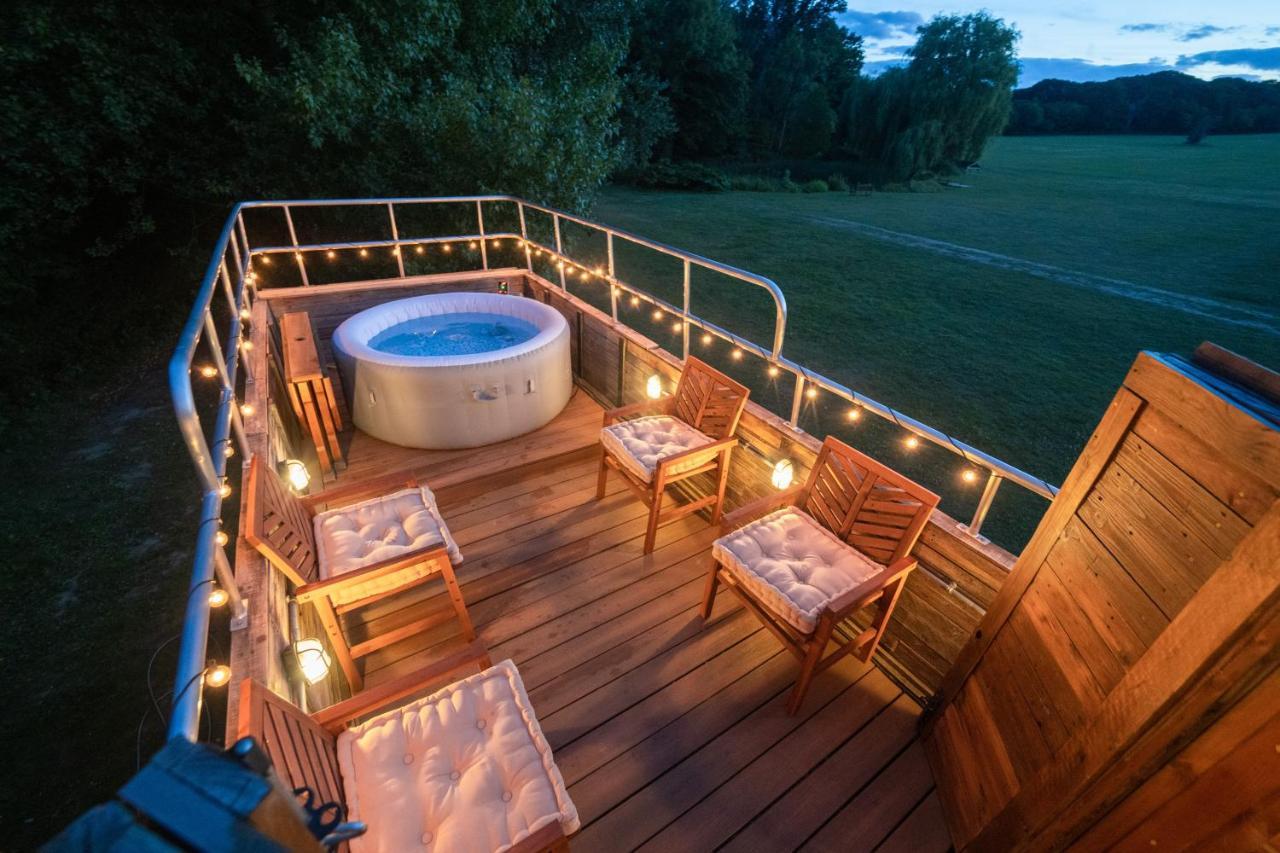 Delightful 2 Bed Double Decker Bus With Hot Tub Hotel Ъкфийлд Екстериор снимка